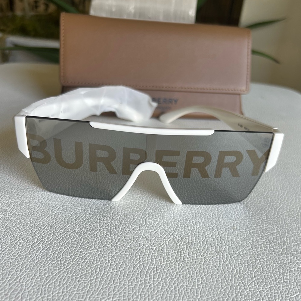 BURBERRY Grey/Silver/Gold Shiled Men’s Sunglasses 138-0-140 UNISEX